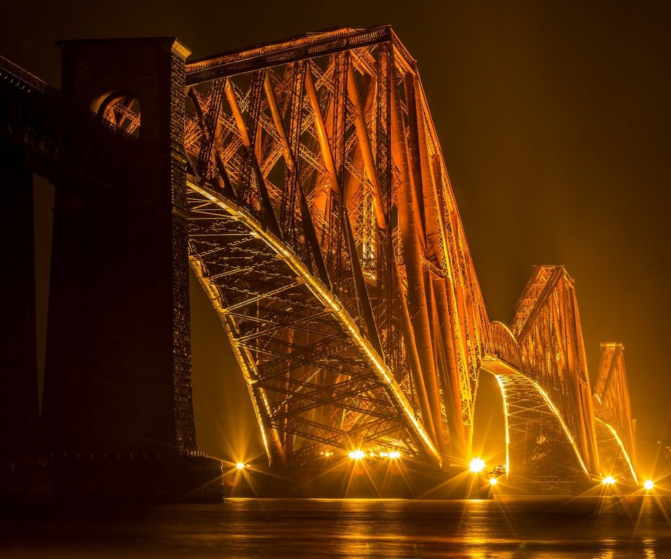 Обои ночь, огни, мост, залив, шотландия, эдинбург, forth bridges, night, lights, bridge, bay, scotland, edinburgh разрешение 2880x1855 Загрузить