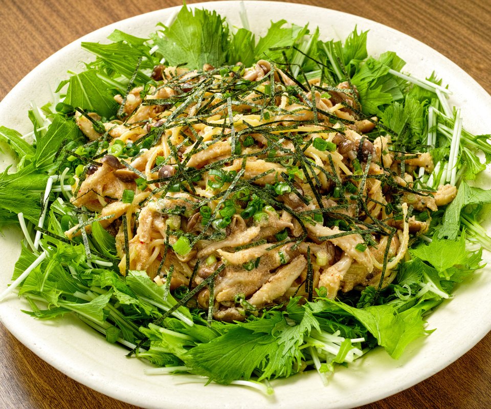 Обои зелень, грибы, лук, вкусно, салат, greens, mushrooms, bow, delicious, salad разрешение 2048x1365 Загрузить