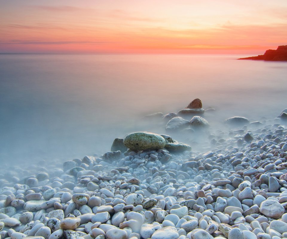 Обои небо, камни, берег, пейзаж, море, горизонт, the sky, stones, shore, landscape, sea, horizon разрешение 1920x1200 Загрузить