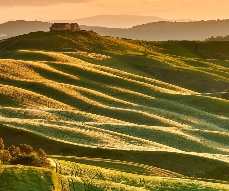 Обои холмы, природа, дома, италия, тоскана, hills, nature, home, italy, tuscany разрешение 2560x1705 Загрузить