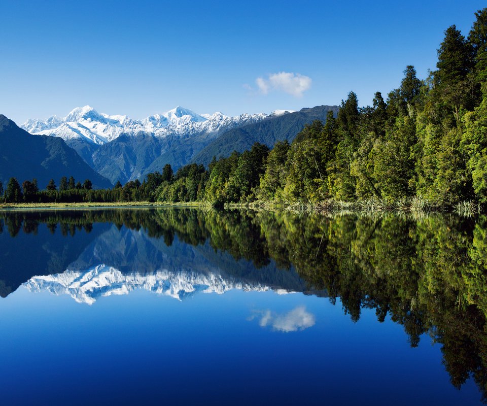 Обои небо, вода, озеро, лес, отражение, гора, новая зеландия, the sky, water, lake, forest, reflection, mountain, new zealand разрешение 1920x1280 Загрузить