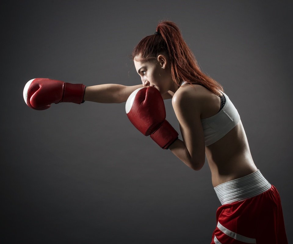 Обои девушка, спорт, бокс, перчатки, рыжеволосая, girl, sport, boxing, gloves, redhead разрешение 4031x2691 Загрузить