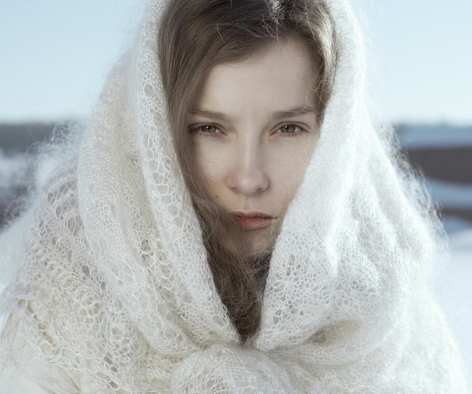 Обои зима, девушка, портрет, взгляд, модель, лицо, платок, фотосессия, winter, girl, portrait, look, model, face, shawl, photoshoot разрешение 2125x1080 Загрузить