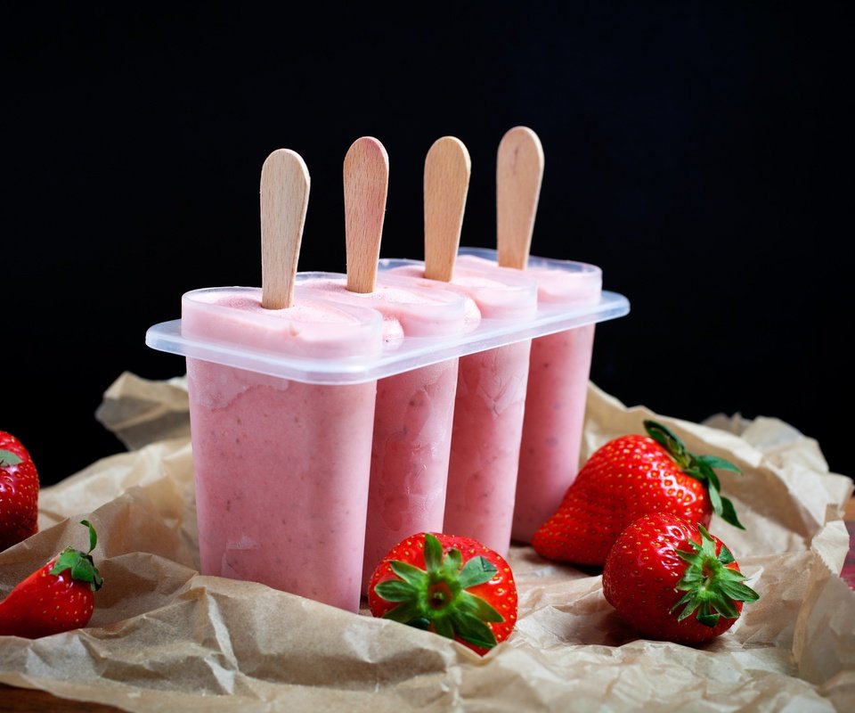 Обои мороженое, клубника, ягоды, десерт, фруктовое мороженое, ice cream, strawberry, berries, dessert, popsicles разрешение 3464x2309 Загрузить