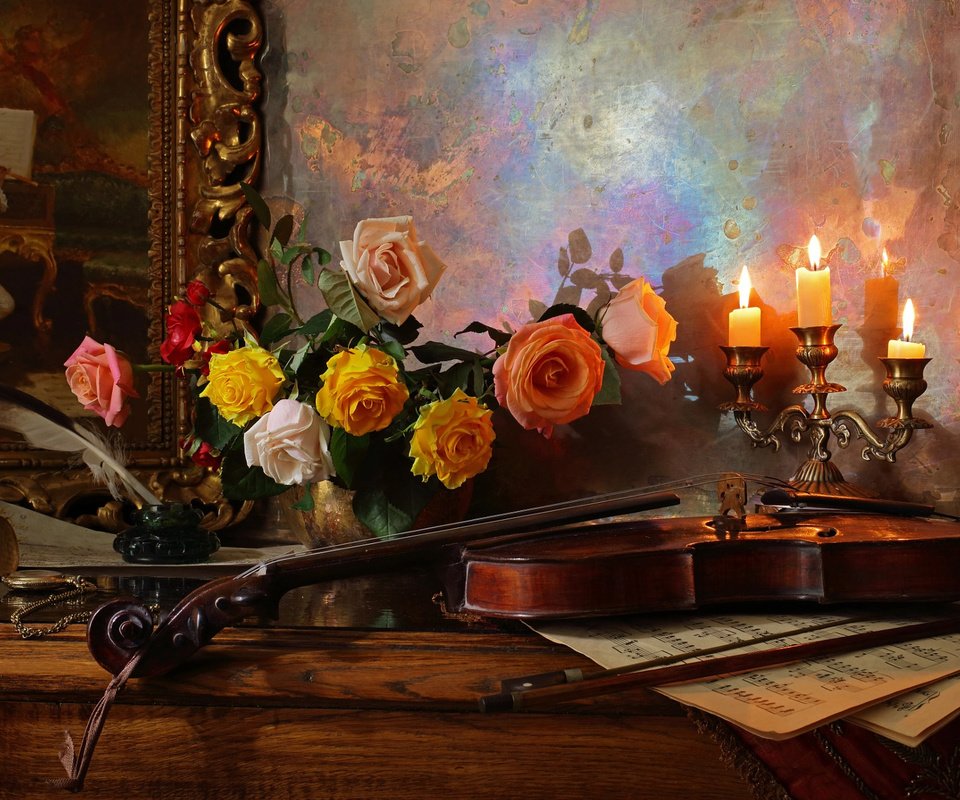 Обои цветы, столик, свечи, натюрморт, картина, чернильница, розы, андрей морозов, ноты, скрипка, ваза, перо, flowers, table, candles, still life, picture, ink, roses, andrey morozov, notes, violin, vase, pen разрешение 2048x1165 Загрузить