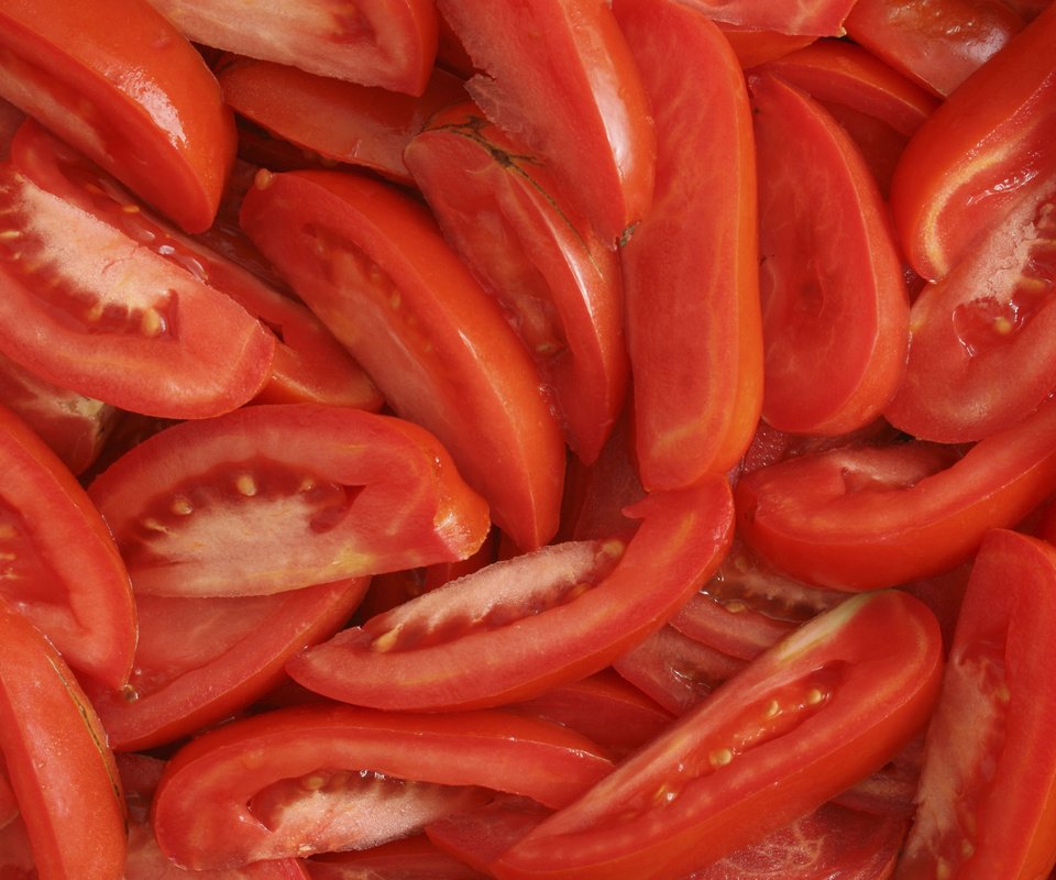 Обои овощи, дольки, помидоры, томаты, vegetables, slices, tomatoes разрешение 2560x1600 Загрузить