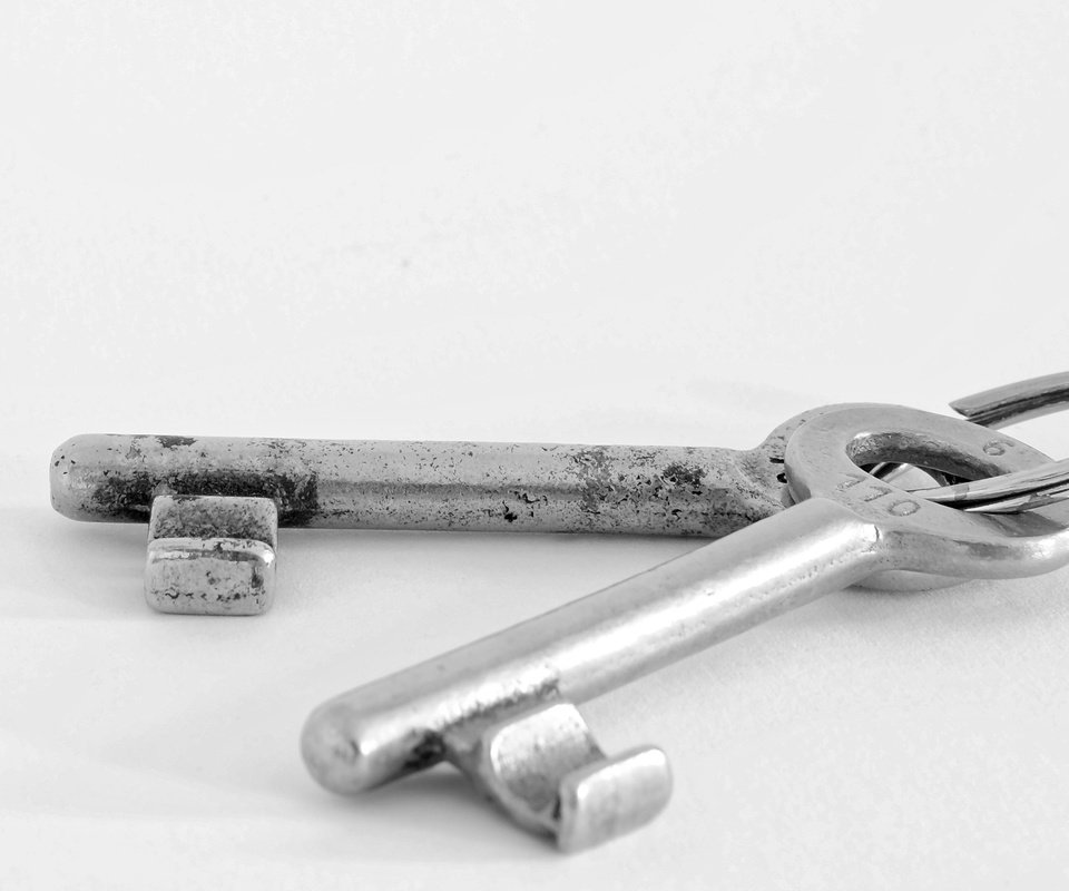 Обои металл, макро, чёрно-белое, ключи, metal, macro, black and white, keys разрешение 3510x1800 Загрузить