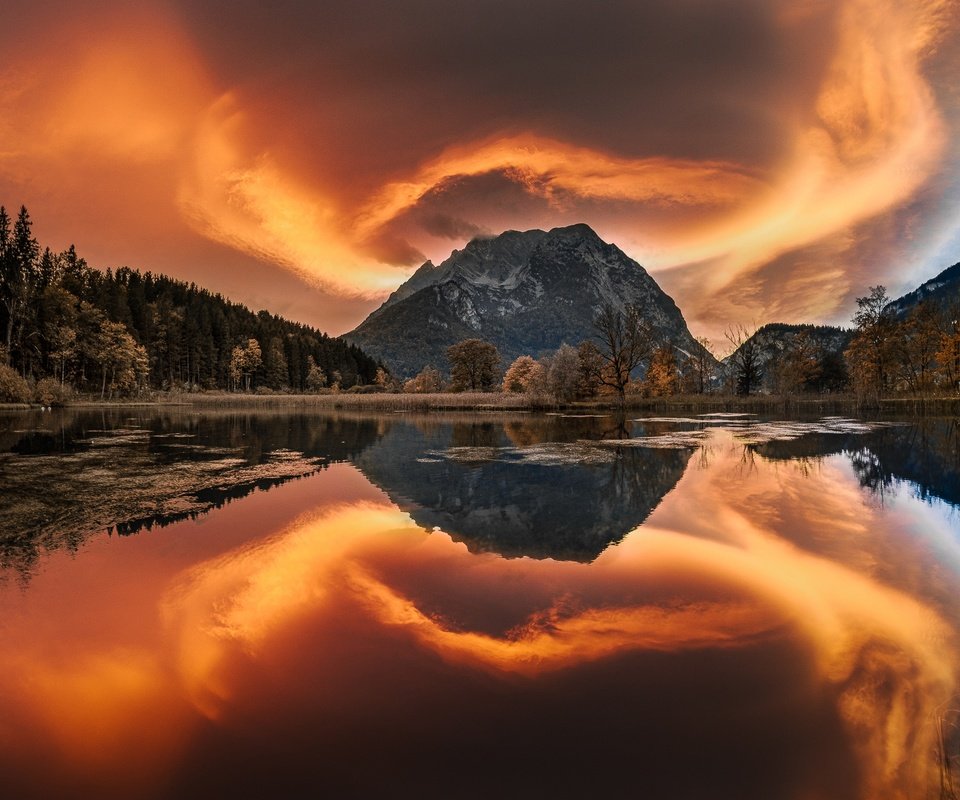 Обои деревья, озеро, горы, лес, отражение, австрия, штирия, trees, lake, mountains, forest, reflection, austria, styria разрешение 2000x1331 Загрузить