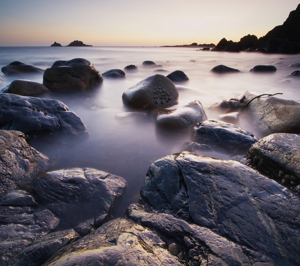 Обои вода, камни, берег, water, stones, shore разрешение 2560x1920 Загрузить