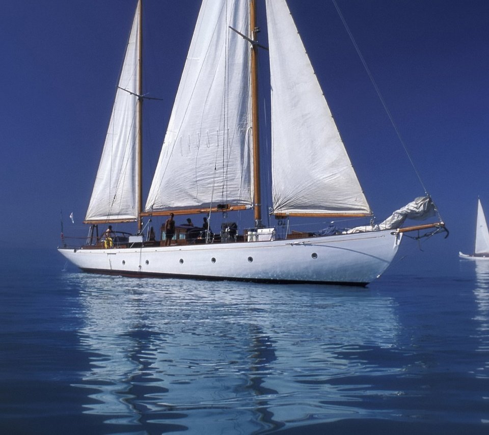 Обои синий, море, яхта, blue, sea, yacht разрешение 2424x1615 Загрузить