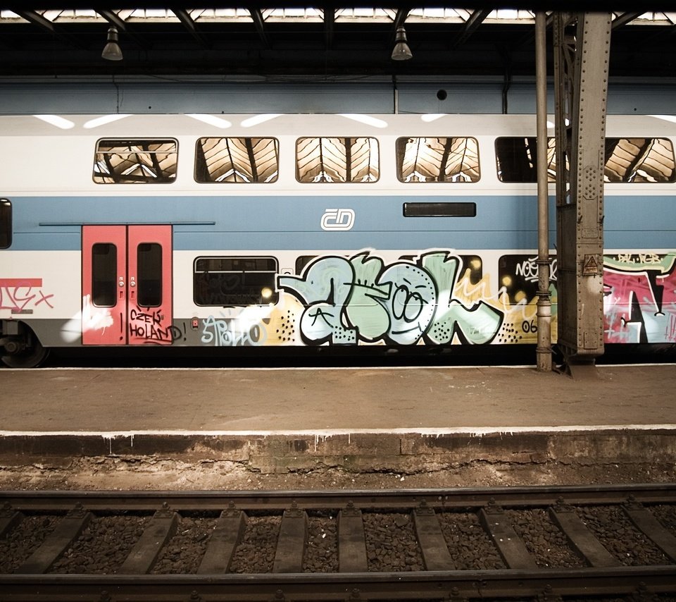 Обои железная дорога, граффити, электричка, вагон, railroad, graffiti, train, the car разрешение 2560x1600 Загрузить