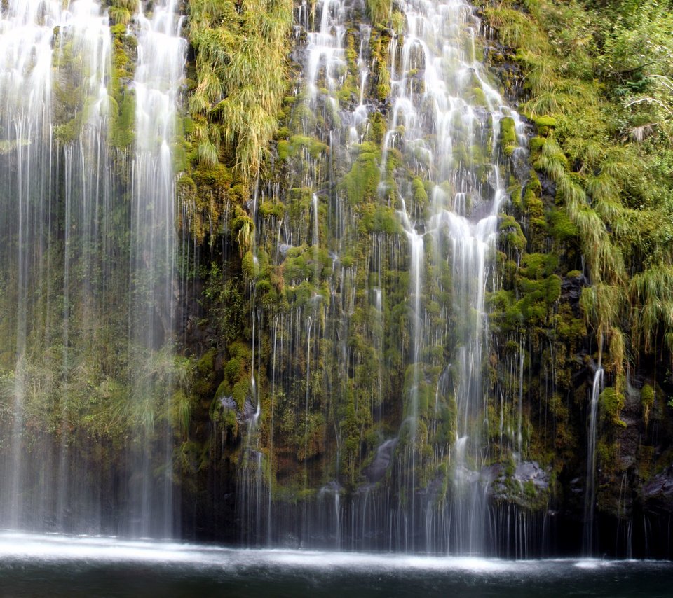 Обои трава, река, природа, водопад, grass, river, nature, waterfall разрешение 2560x1600 Загрузить