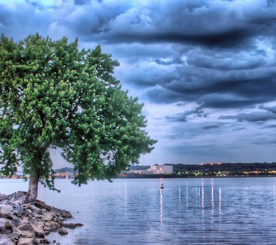 Обои облака, озеро, природа, дерево, отражение, clouds, lake, nature, tree, reflection разрешение 1920x1080 Загрузить