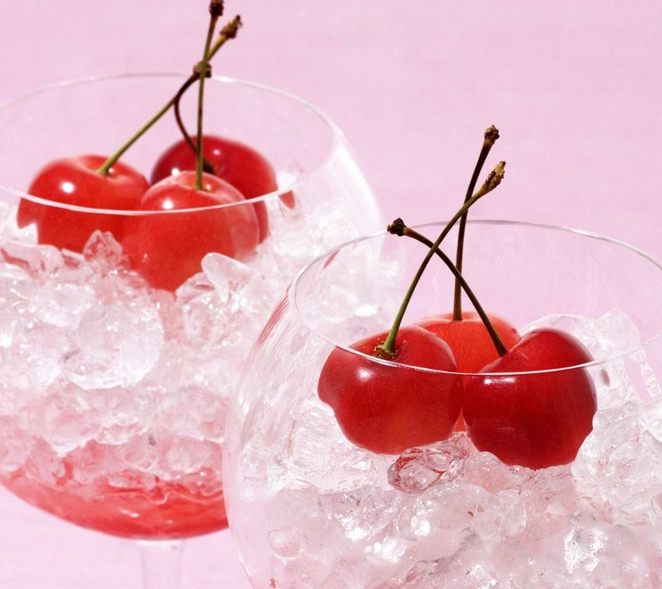 Обои лёд, черешня, ягоды, вишня, коктейль, бокалы, кусочки льда, ice, cherry, berries, cocktail, glasses, pieces of ice разрешение 1920x1200 Загрузить
