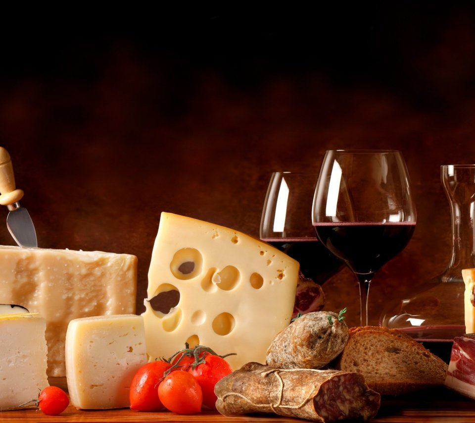 Обои сыр, вино, бокалы, красное, колбаса, пармезан, маасдам, cheese, wine, glasses, red, sausage, parmesan, maasdam разрешение 2560x1600 Загрузить