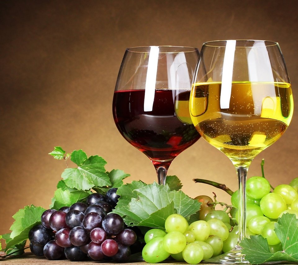 Обои виноград, вино, бокалы, бокалы с вином и виноград, grapes, wine, glasses, glasses with wine and grapes разрешение 2560x1440 Загрузить