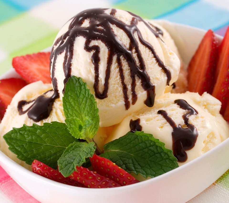 Обои мята, мороженое, клубника, ягоды, шоколад, десерт, mint, ice cream, strawberry, berries, chocolate, dessert разрешение 2560x1600 Загрузить