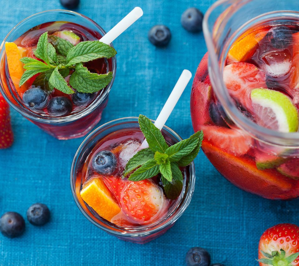 Обои напиток, фрукты, ягоды, лимонад, ассорти, drink, fruit, berries, lemonade, cuts разрешение 1920x1200 Загрузить