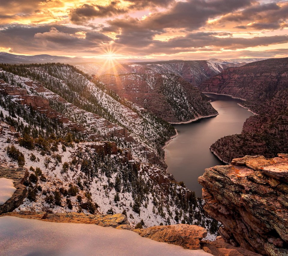 Обои река, горы, скалы, природа, лес, зима, рассвет, river, mountains, rocks, nature, forest, winter, dawn разрешение 2048x1437 Загрузить