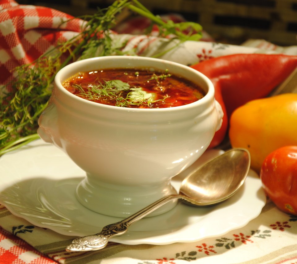 Обои овощи, салфетка, ложка, борщ, суп, vegetables, napkin, spoon, soup разрешение 3872x2592 Загрузить