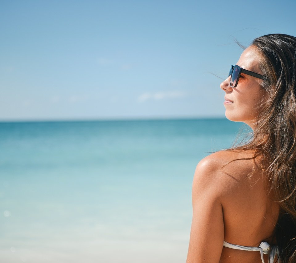 Обои солнце, девушка, пляж, солнцезащитные очки, the sun, girl, beach, sunglasses разрешение 7360x4912 Загрузить