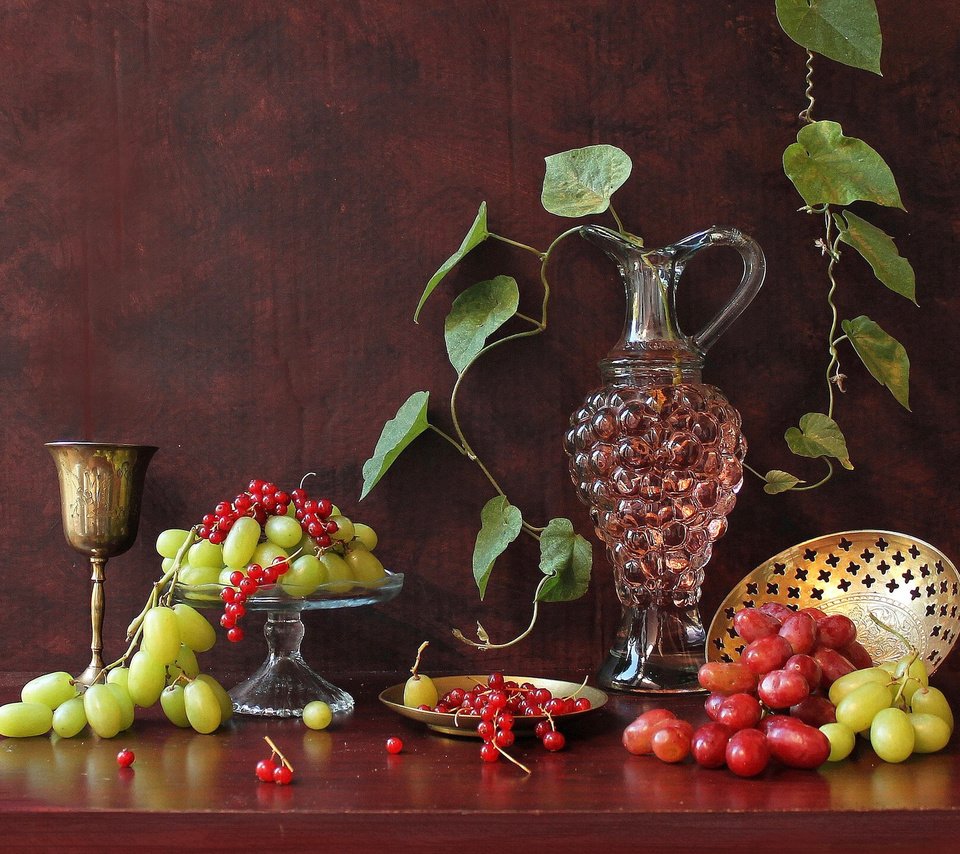 Обои виноград, ягоды, вино, вина, смородина, кубок, графин, still-life, grapes, berries, wine, currants, cup, decanter разрешение 1920x1345 Загрузить