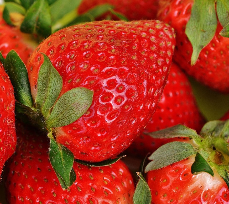 Обои макро, ягода, красная, клубника, сладкая, macro, berry, red, strawberry, sweet разрешение 1920x1276 Загрузить