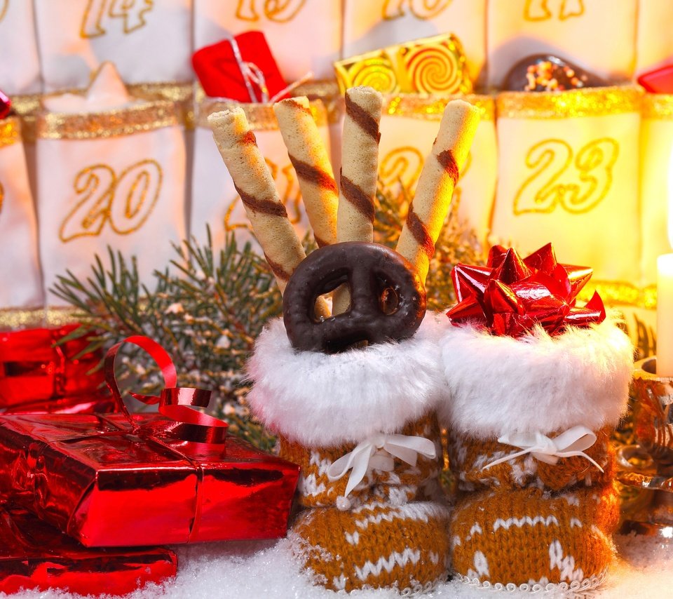 Обои свечи, новый год, украшения, подарки, сапоги, рождественские, candles, new year, decoration, gifts, boots, christmas разрешение 3500x2351 Загрузить