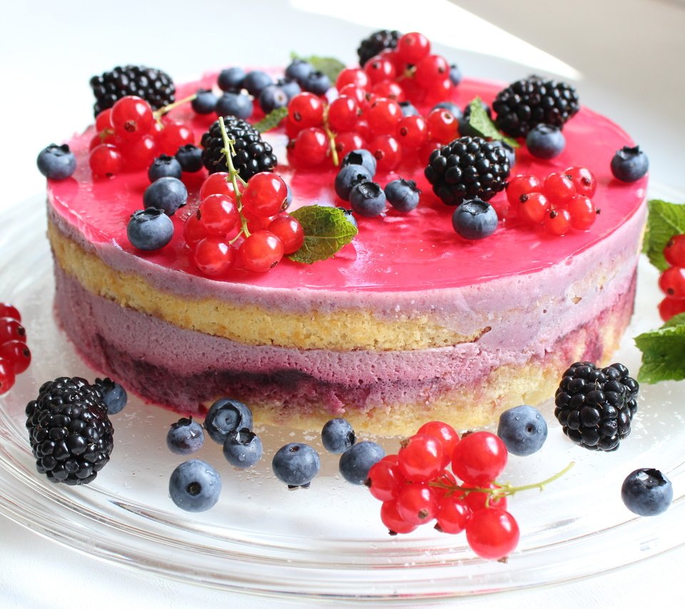 Обои ягоды, черника, сладкое, торт, красная смородина, десерт, ежевика, berries, blueberries, sweet, cake, red currant, dessert, blackberry разрешение 2560x1600 Загрузить