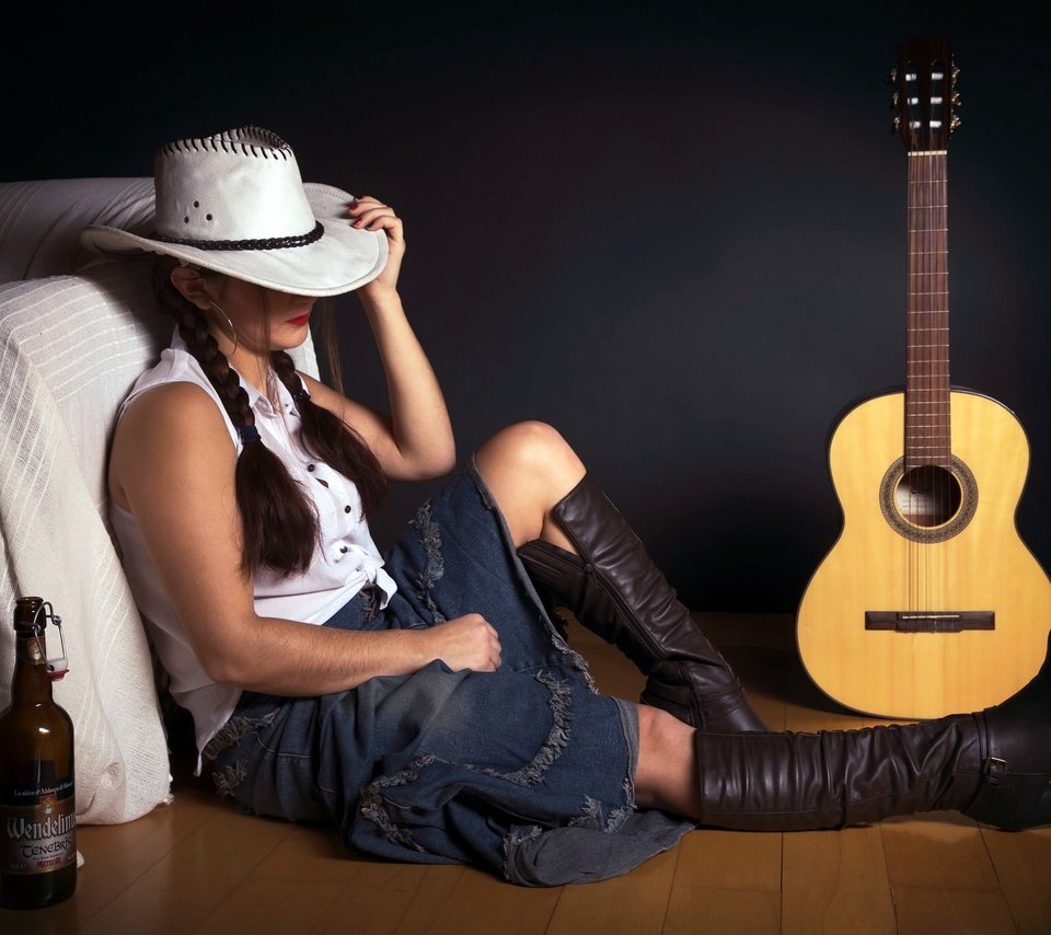 Обои девушка, гитара, бутылка, шляпа, сапоги, косички, girl, guitar, bottle, hat, boots, braids разрешение 2048x1365 Загрузить