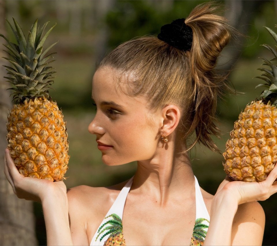 Обои девушка, взгляд, профиль, волосы, лицо, ананасы, girl, look, profile, hair, face, pineapples разрешение 3000x2000 Загрузить