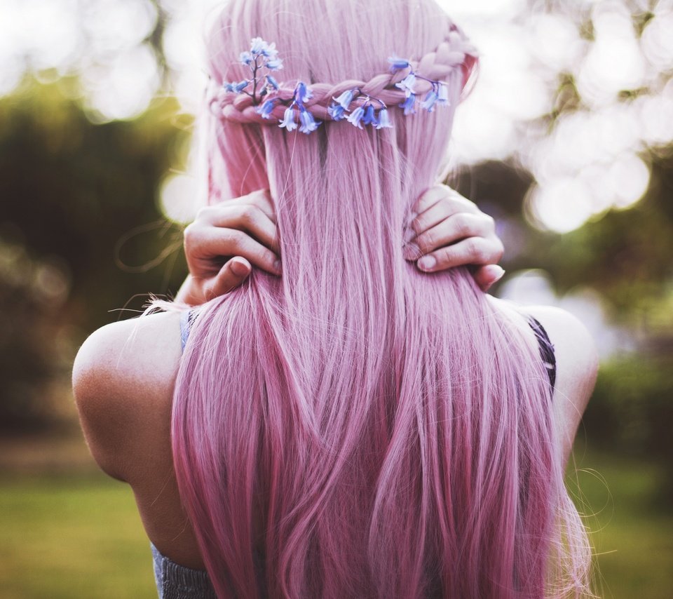 Обои цветы, девушка, спина, розовые волосы, flowers, girl, back, pink hair разрешение 2048x1279 Загрузить