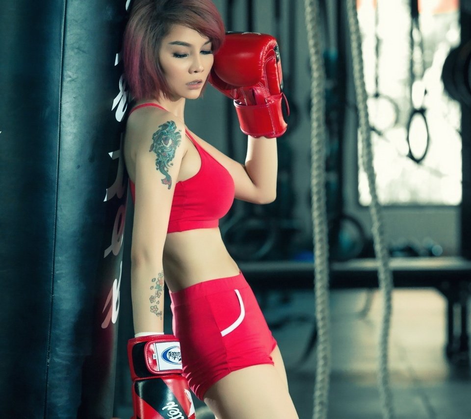 Обои девушка, тату, азиатка, перчатки, боксер, тренировка, girl, tattoo, asian, gloves, boxer, training разрешение 1920x1080 Загрузить