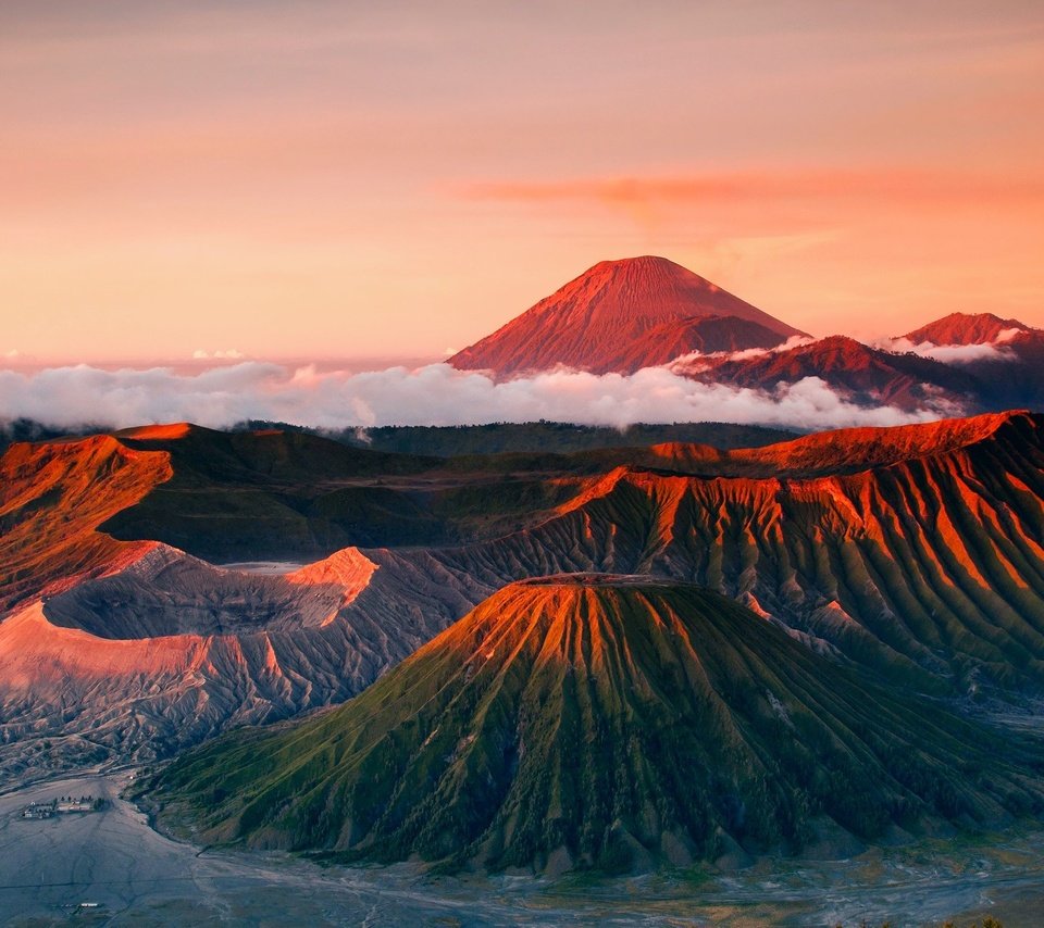Обои горы, вулкан, индонезия, ява, бромо, тенгер, mountains, the volcano, indonesia, java, bromo, tanger разрешение 2560x1440 Загрузить