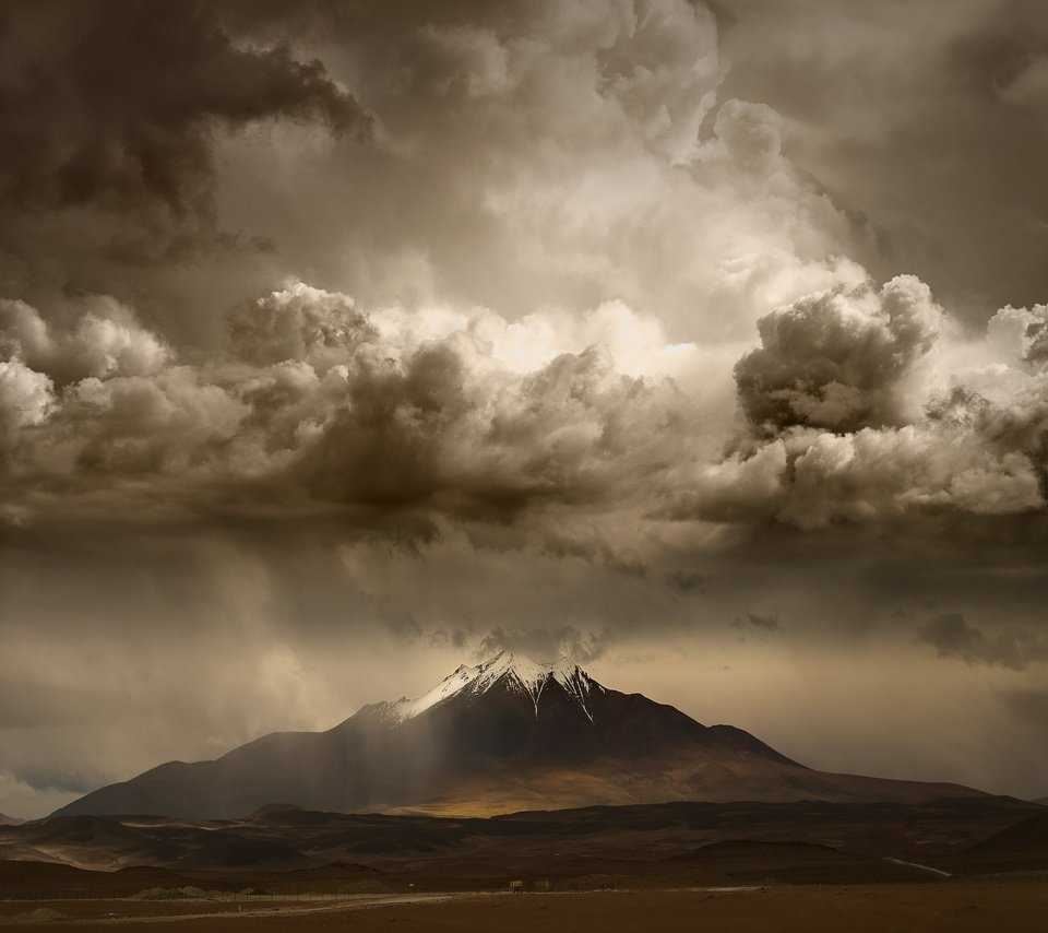 Обои небо, свет, природа, буря, пейзаж, гора, снежная вершина, the sky, light, nature, storm, landscape, mountain, snow peak разрешение 3000x2250 Загрузить