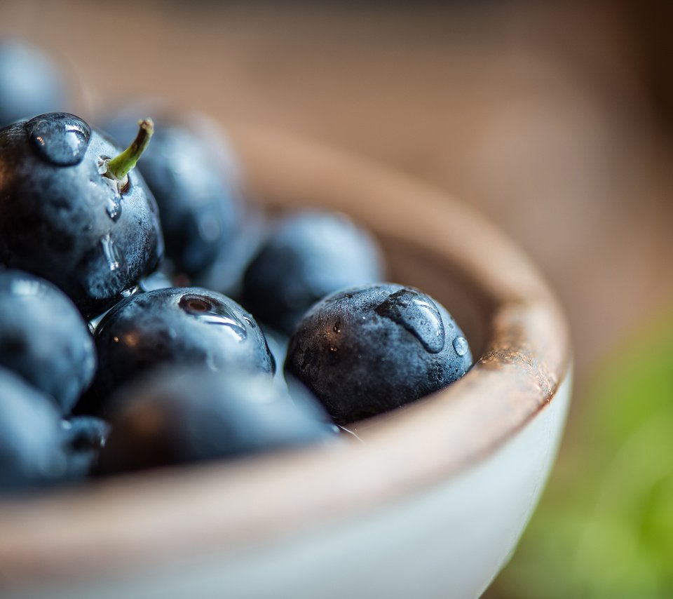 Обои макро, капли, ягода, черника, голубика, macro, drops, berry, blueberries разрешение 3840x2160 Загрузить