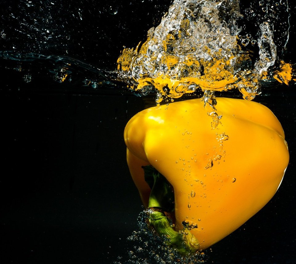 Обои вода, желтый, капли, черный фон, овощи, перец, сладкий, yellow bell pepper, water, yellow, drops, black background, vegetables, pepper, sweet разрешение 1920x1200 Загрузить