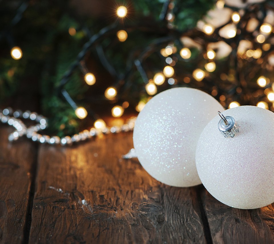 Обои новый год, елка, шары, рождество, гирлянда, деревянная поверхность, new year, tree, balls, christmas, garland, wooden surface разрешение 1920x1200 Загрузить