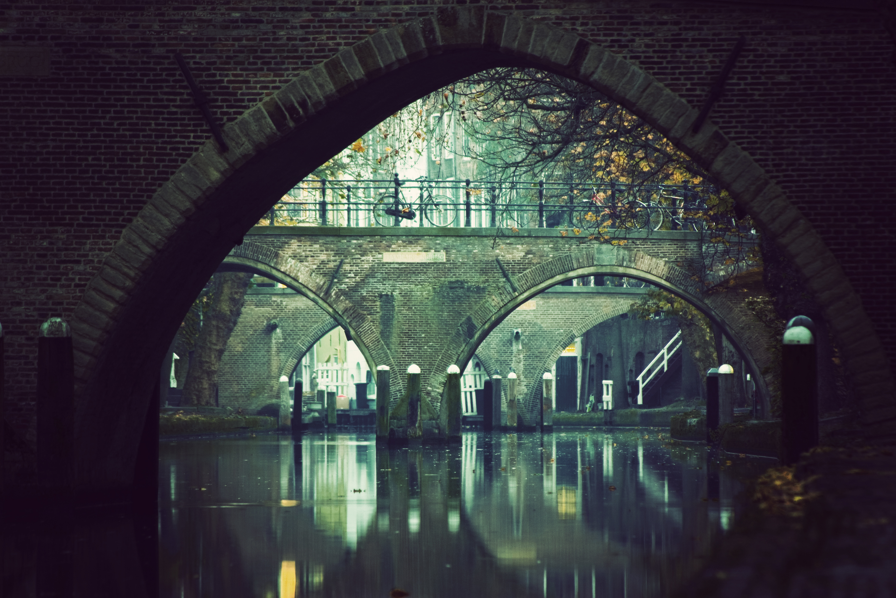 Свод моста. Амстердам арка с 3ре-ф. Готическая арка. Город + мост арка. Старый мост.