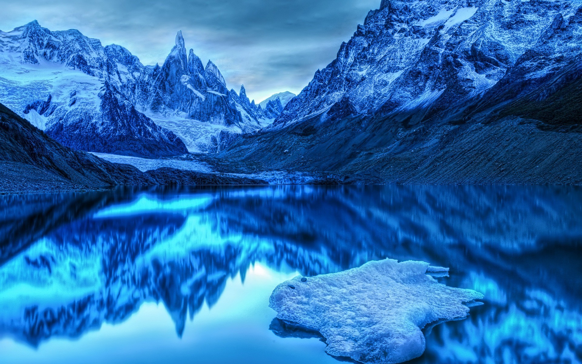 Обои озеро, горы, синий, холод, lake, mountains, blue, cold разрешение 1920x1200 Загрузить