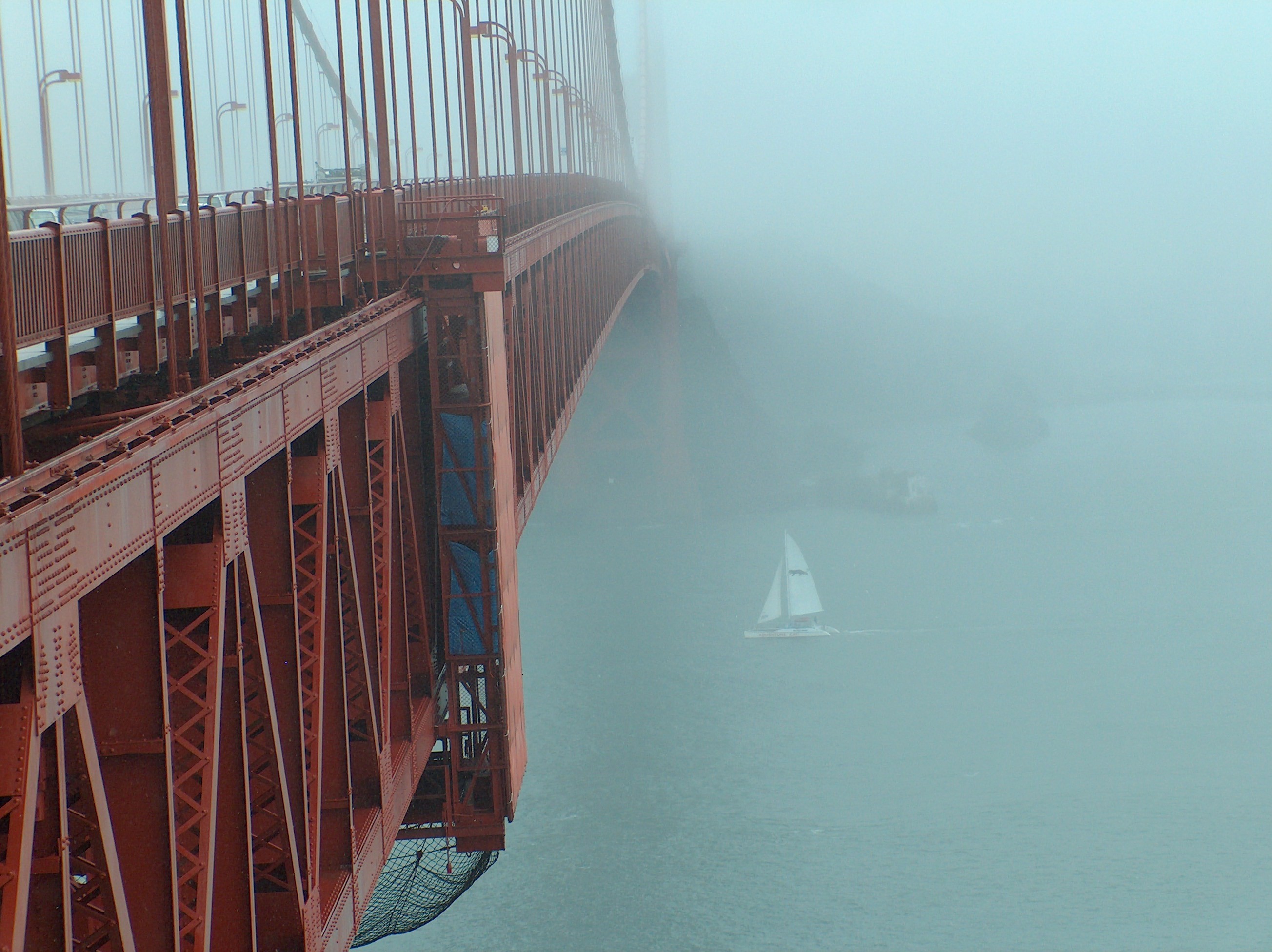 Обои туман, мост, парусник, красный, fog, bridge, sailboat, red разрешение 2608x1952 Загрузить