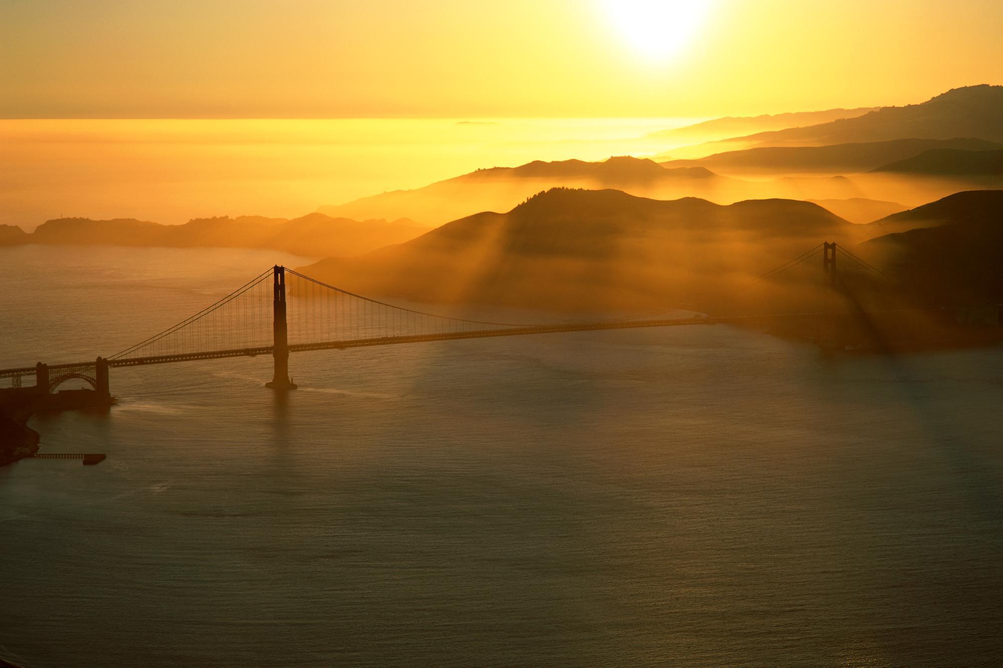Мудрый цвет. Мост золотые ворота. Сан Франциско закат. Рассвет на мосту. Рассвет в Сан Франциско.