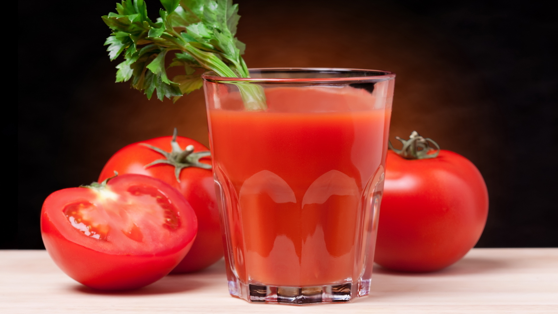 Обои стакан, помидоры, томатный сок, сельдерей, glass, tomatoes, tomato juice, celery разрешение 1920x1080 Загрузить