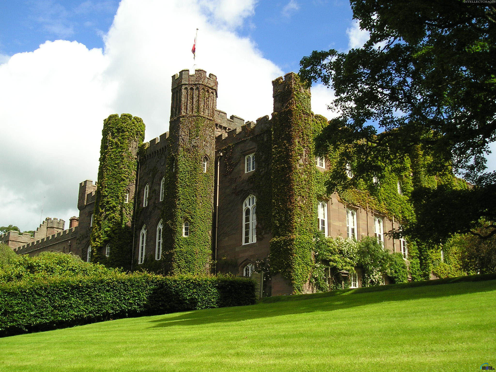 British castles. Дворец Скоун Шотландия. Замок поместье крофедленд Шотландия. Замок Фолган Англия. Замок Касл Хауз Ирландия.