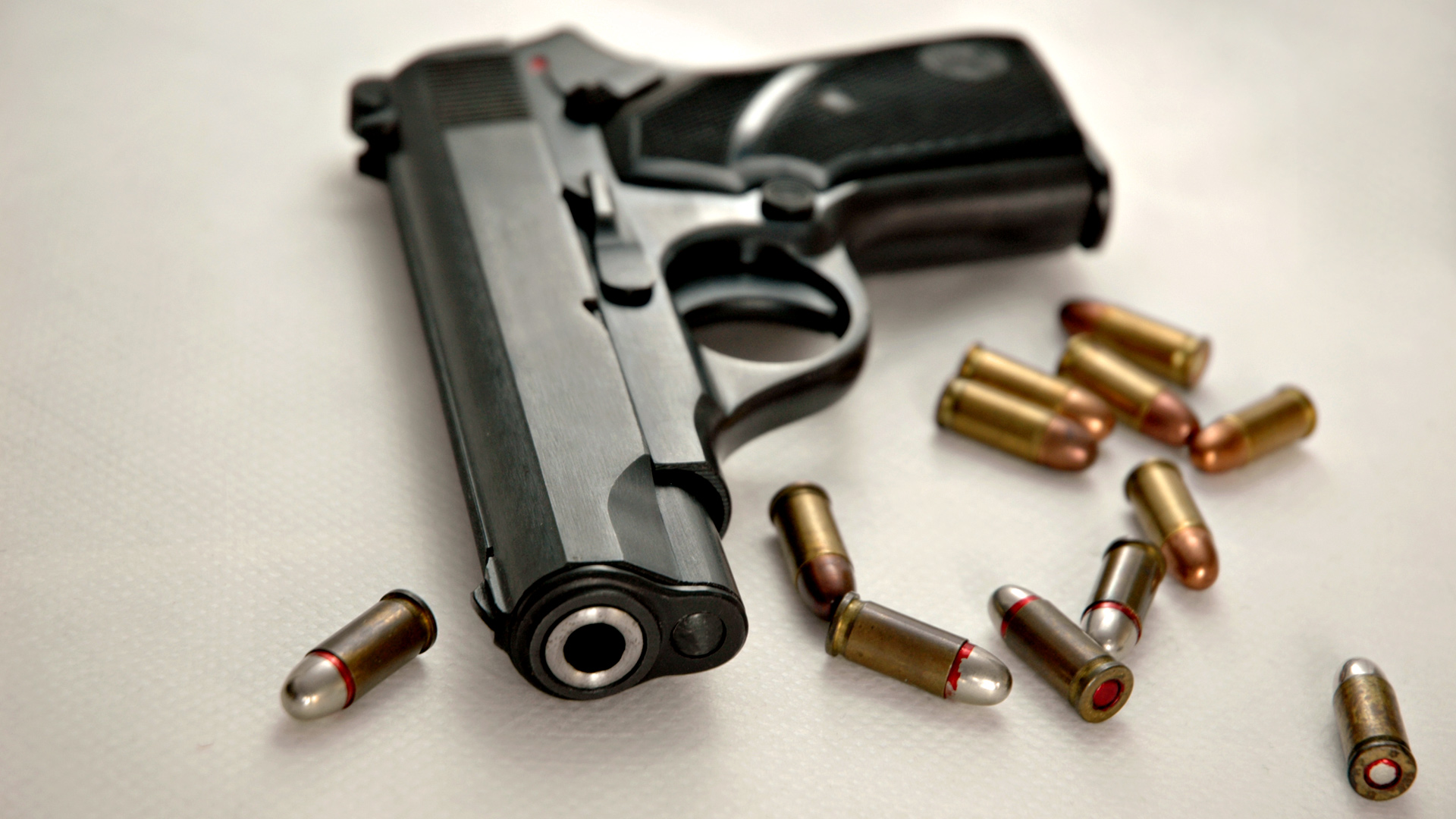 Обои оружие, пистолет, ствол, пули, weapons, gun, trunk, bullets разрешение 1920x1080 Загрузить