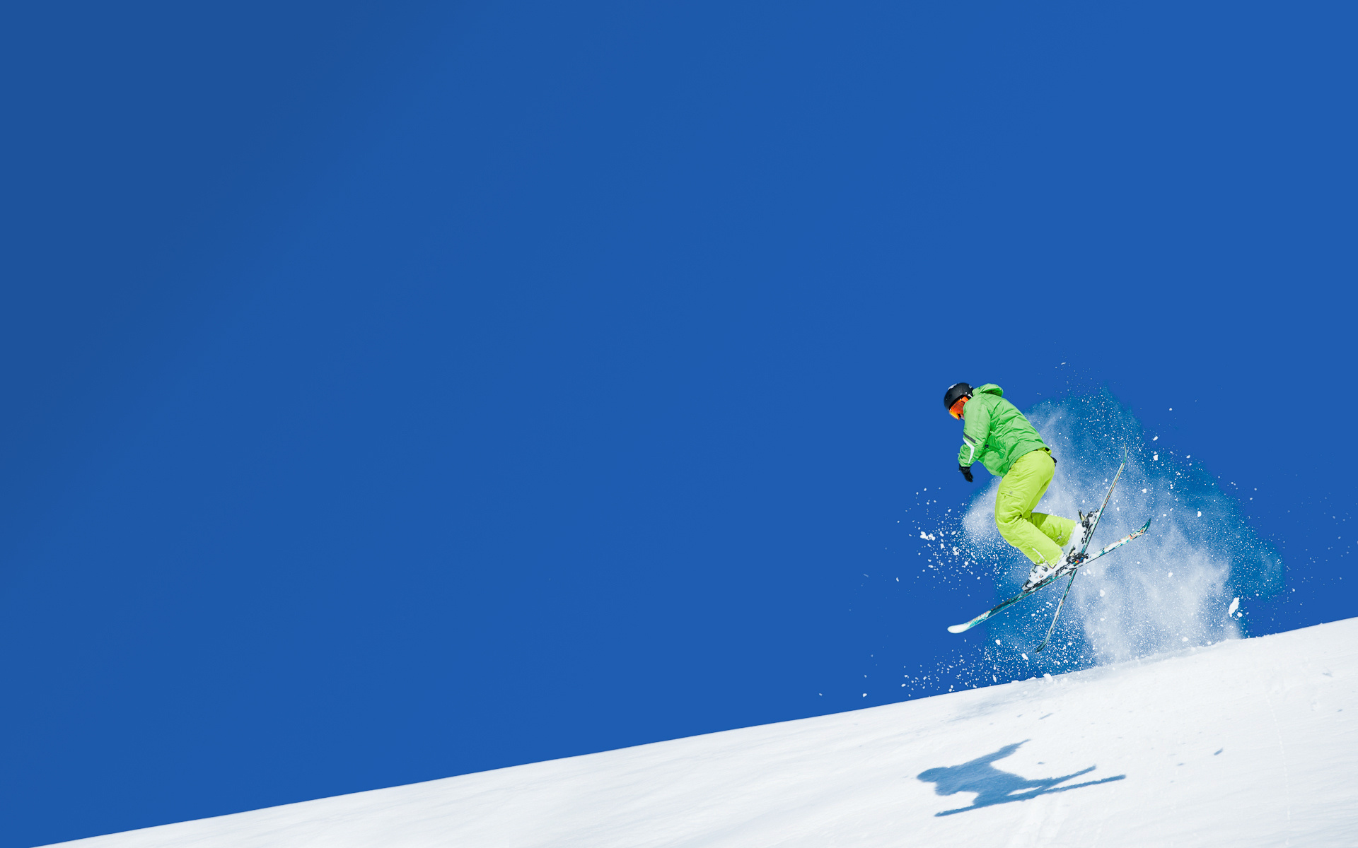 Обои небо, горнолыжный спорт, горы, снег, прыжок, спорт, лыжник, лыжи, экстрим, the sky, mountains, snow, jump, sport, skier, ski, extreme разрешение 1920x1200 Загрузить