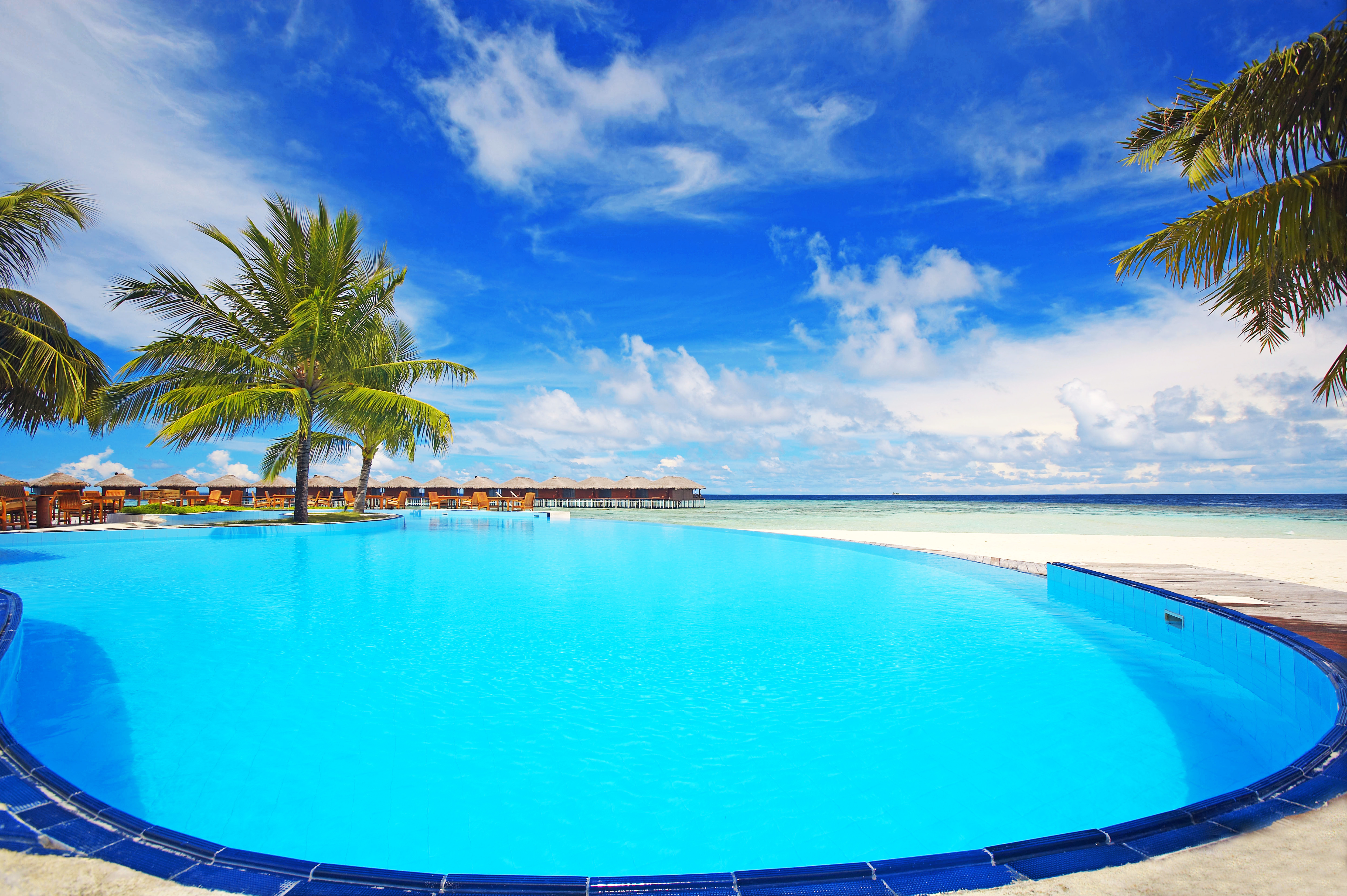 Beach pool. Отель Filitheyo Island Resort 4. Парадайз Айленд Мальдивы. Бассейн на пляже. Бассейн с красивым видом.