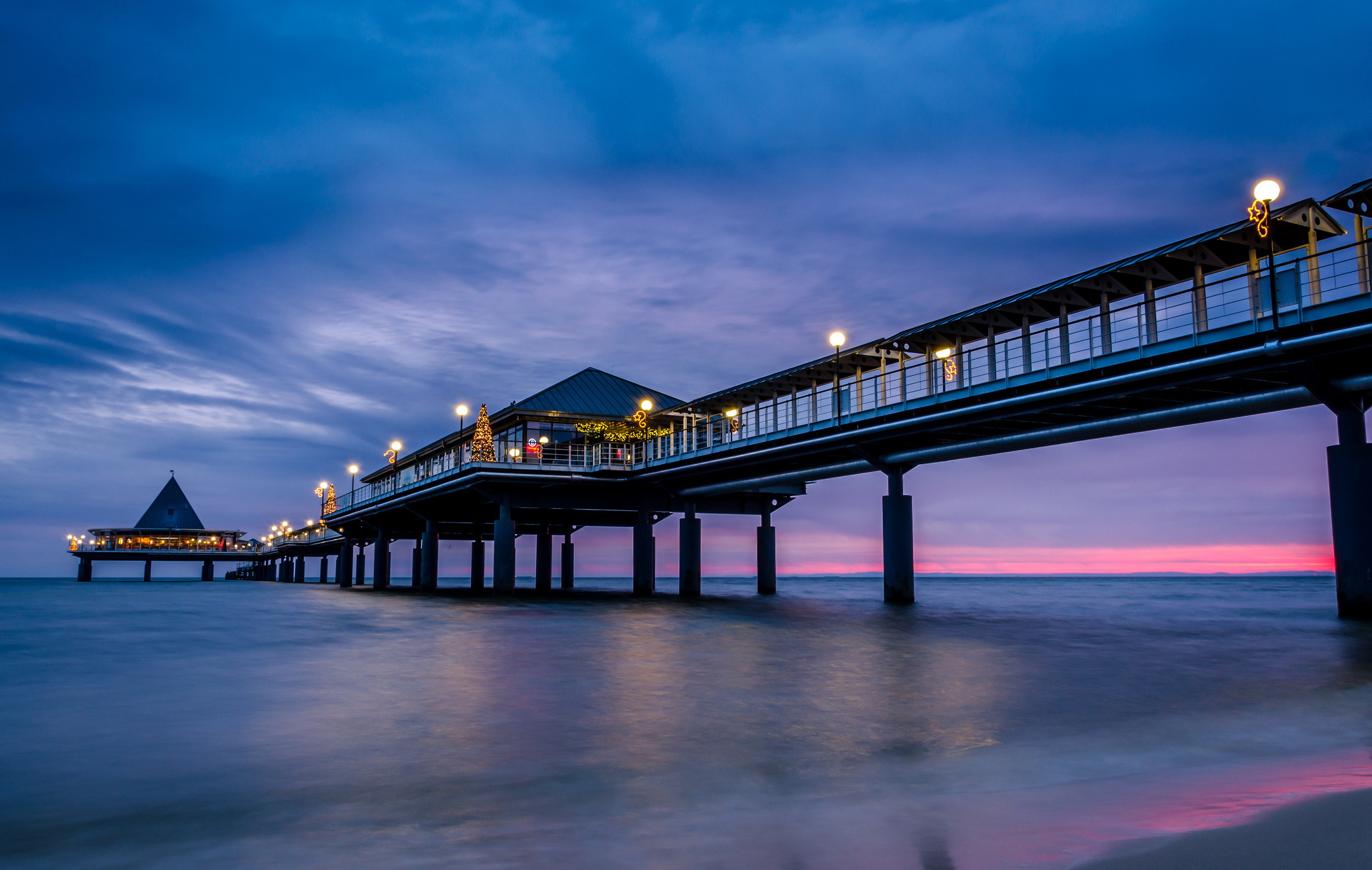 Мосты и берега. Пирс в Америке. Sea Pier Батуми. Море мост вечер. Мост море ночь.