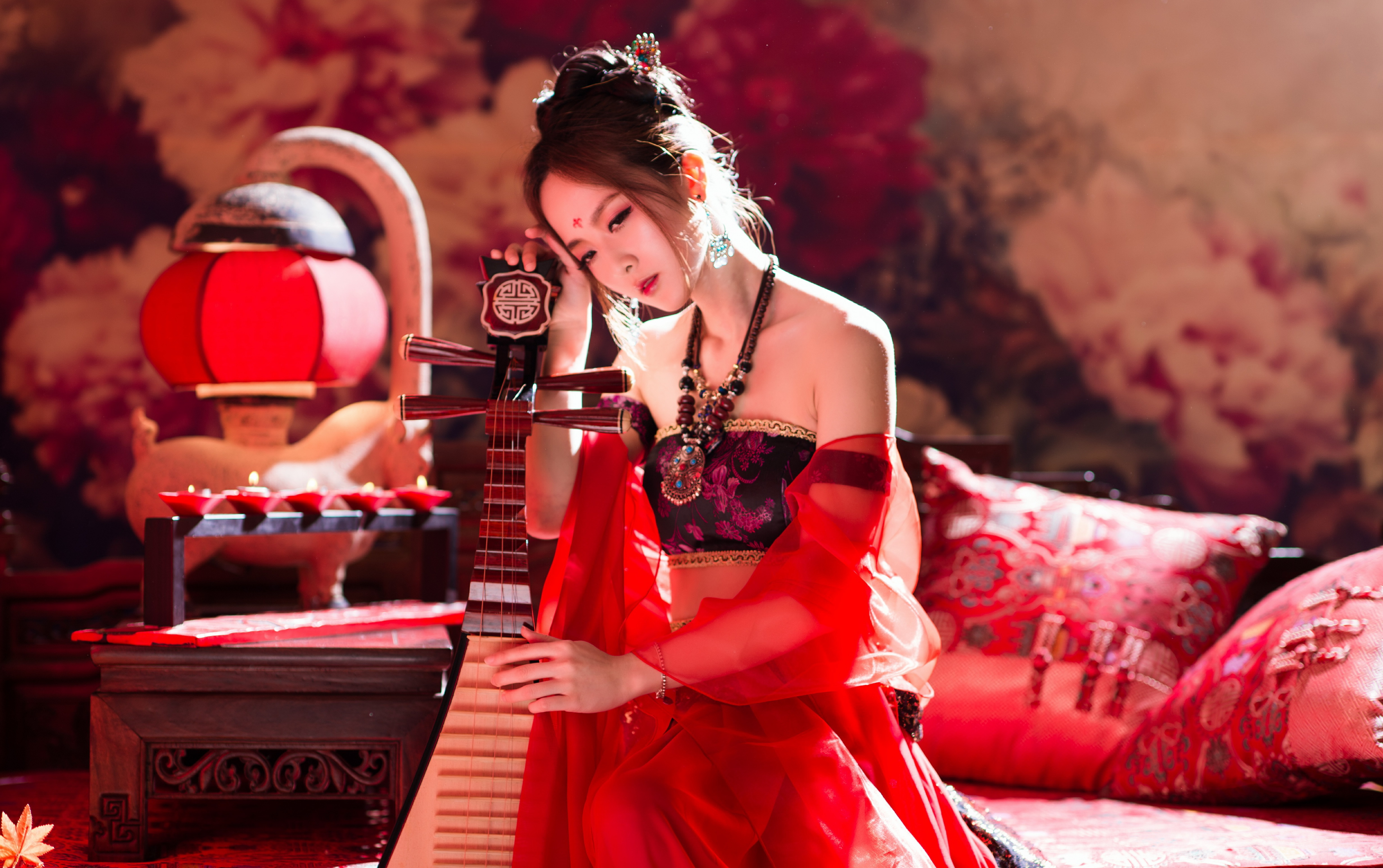 Китайский песнь. Китайские девушки с инструментом музыкальным. Китайская мелодия. Айдол с музыкальным инструментом. Китайские девушки танцуют.