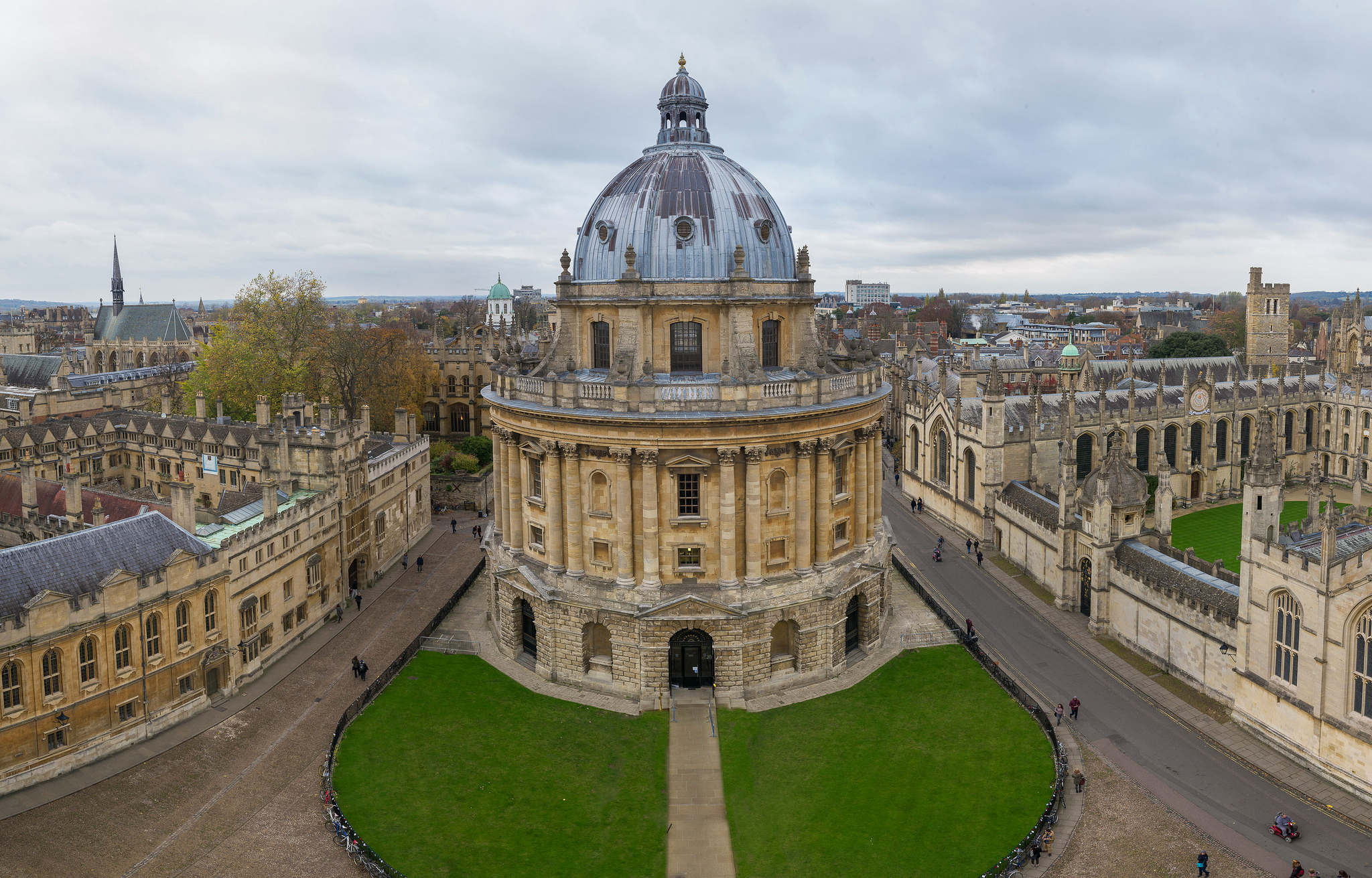 Oxford has. Оксфордский университет в Англии. Сити-оф-Оксфорд университет. Площадь Оксфордского университета. Оксфорд, Англия (Oxford).